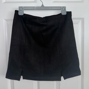 Never Worn - HYFVE - Black Suede Mini Skirt - Size Large